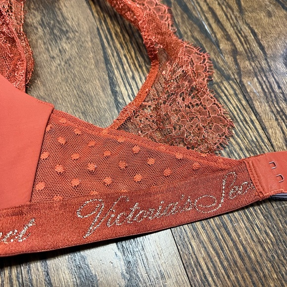 EUC Victoria’s Secret T-Shirt Lightly Lined Wireless Bra 32D Burnt Orange Lace - Picture 11 of 14